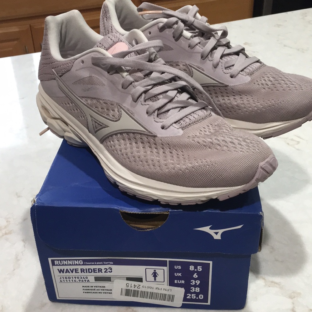 Mizuno Wave Rider 23 size 8.5